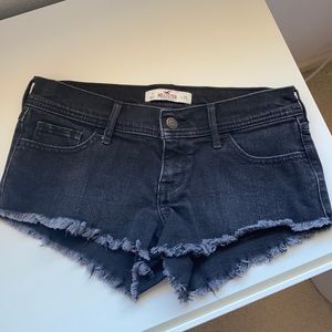 Hollister women’s denim black jean shorts size 1 W 25